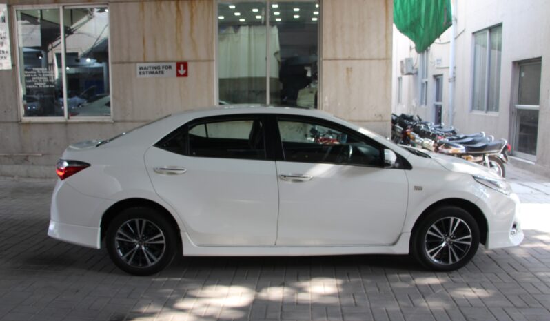 Toyota Corolla Grande 1.8 (Black Interior) full